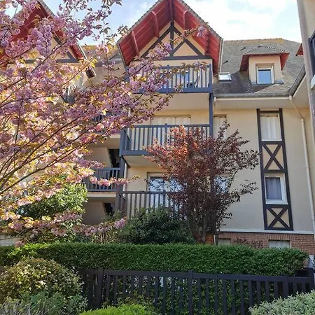 Cabourg Cosy, Appartement Refait A Neuf, 5 Min A Pied De La Mer Exterior photo