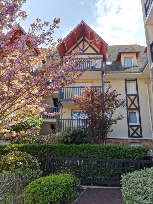 Cabourg Cosy, Appartement Refait A Neuf, 5 Min A Pied De La Mer